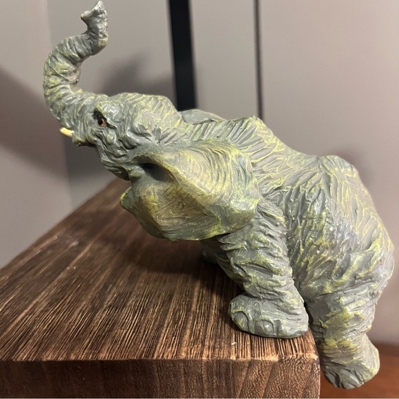 Elephant figurine made in China. Looks like he is trying to climb up onto a step - Picture 5 of 8